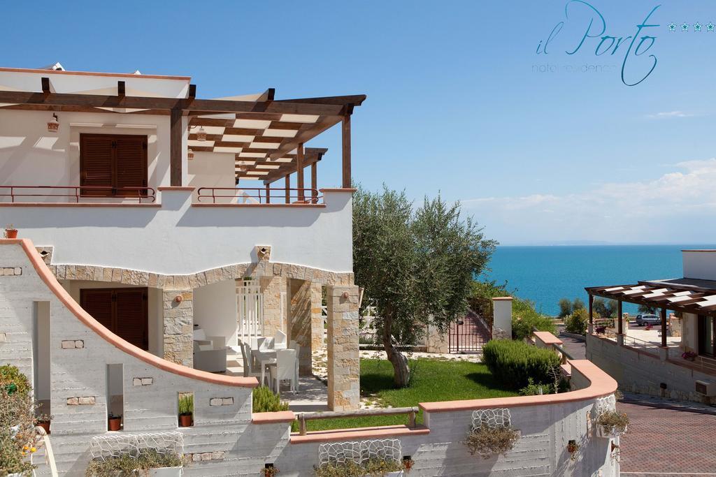 Hotel Residence Il Porto Mattinata Bagian luar foto