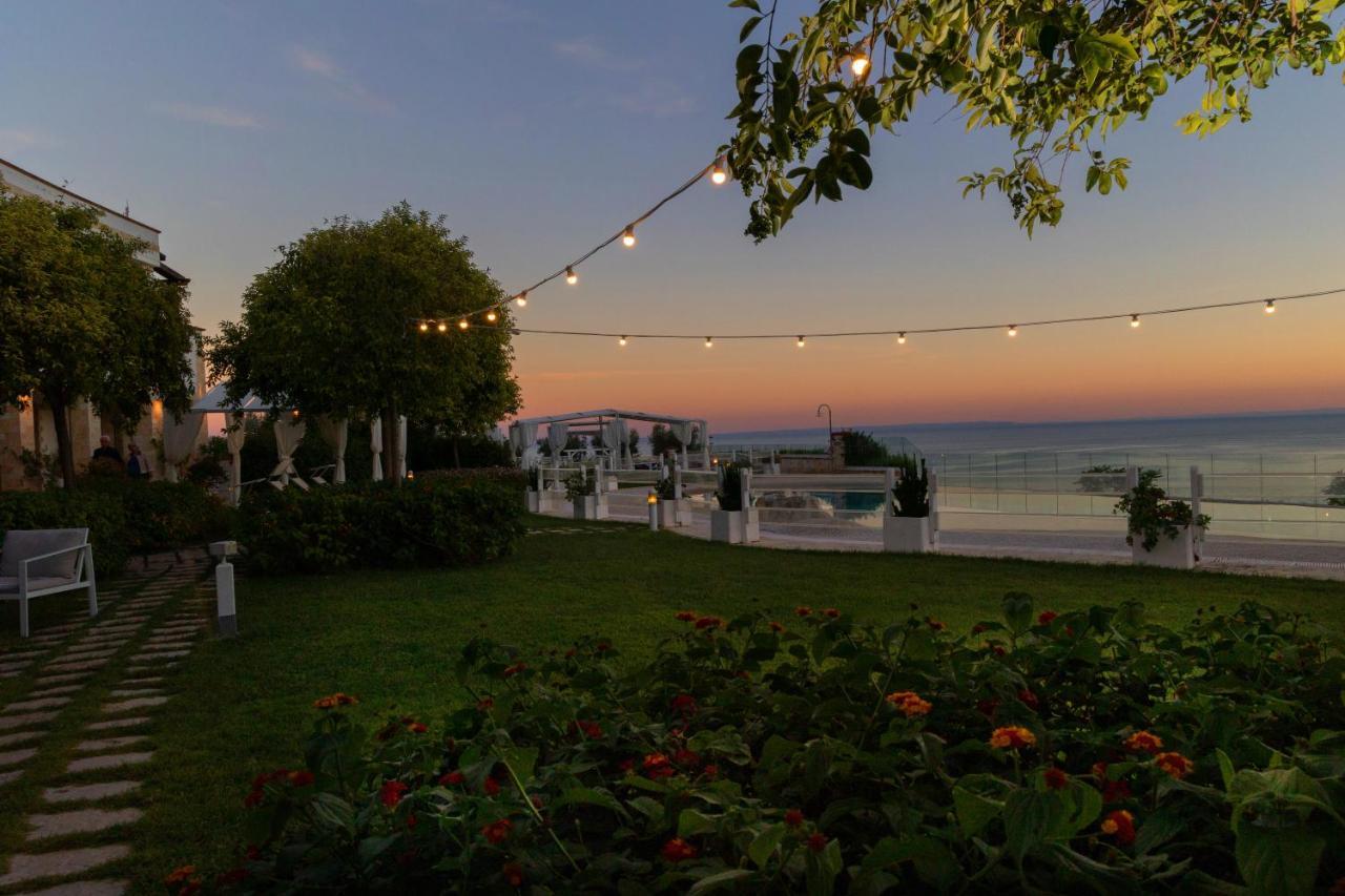 Hotel Residence Il Porto Mattinata Bagian luar foto