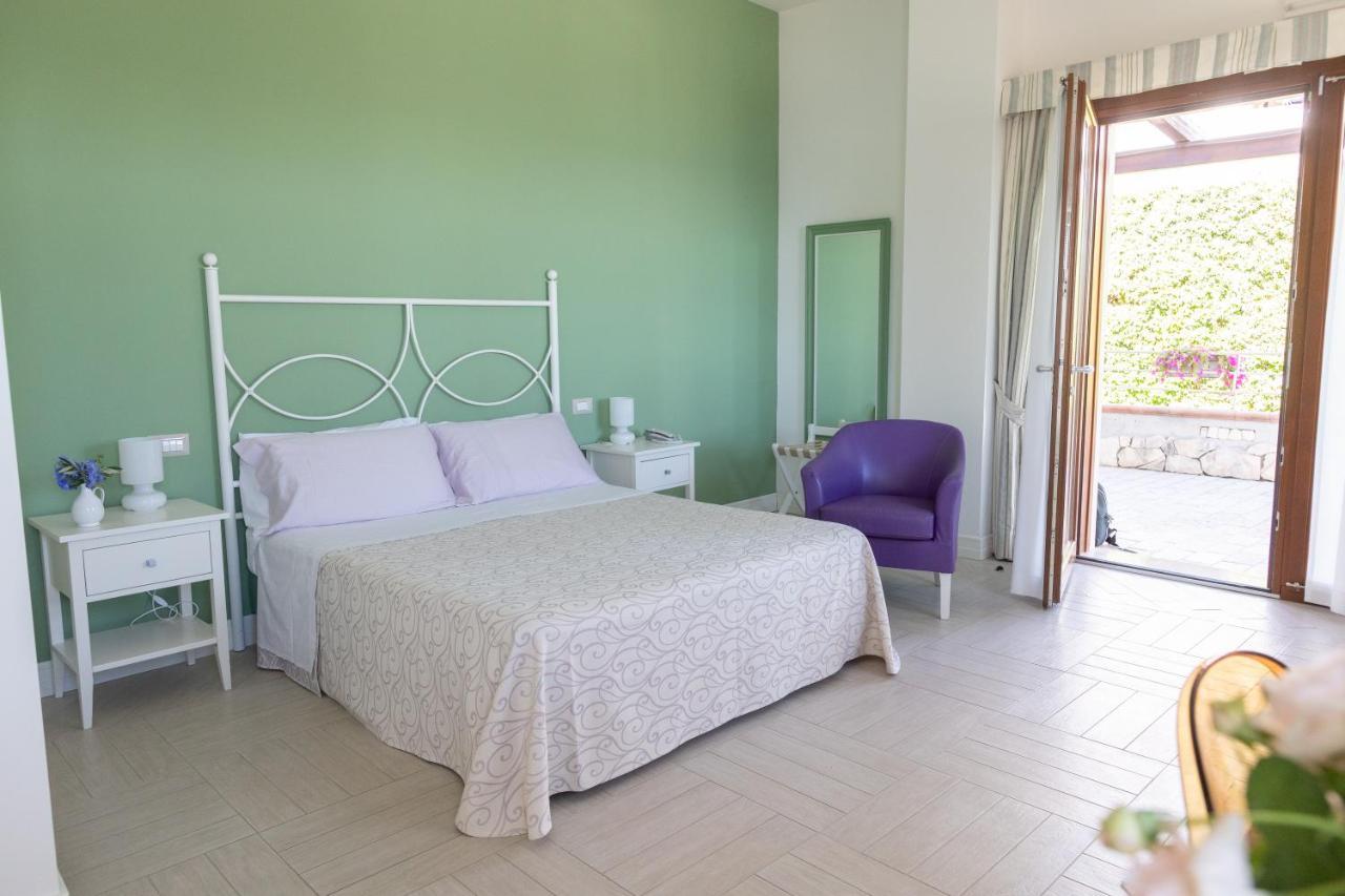 Hotel Residence Il Porto Mattinata Bagian luar foto