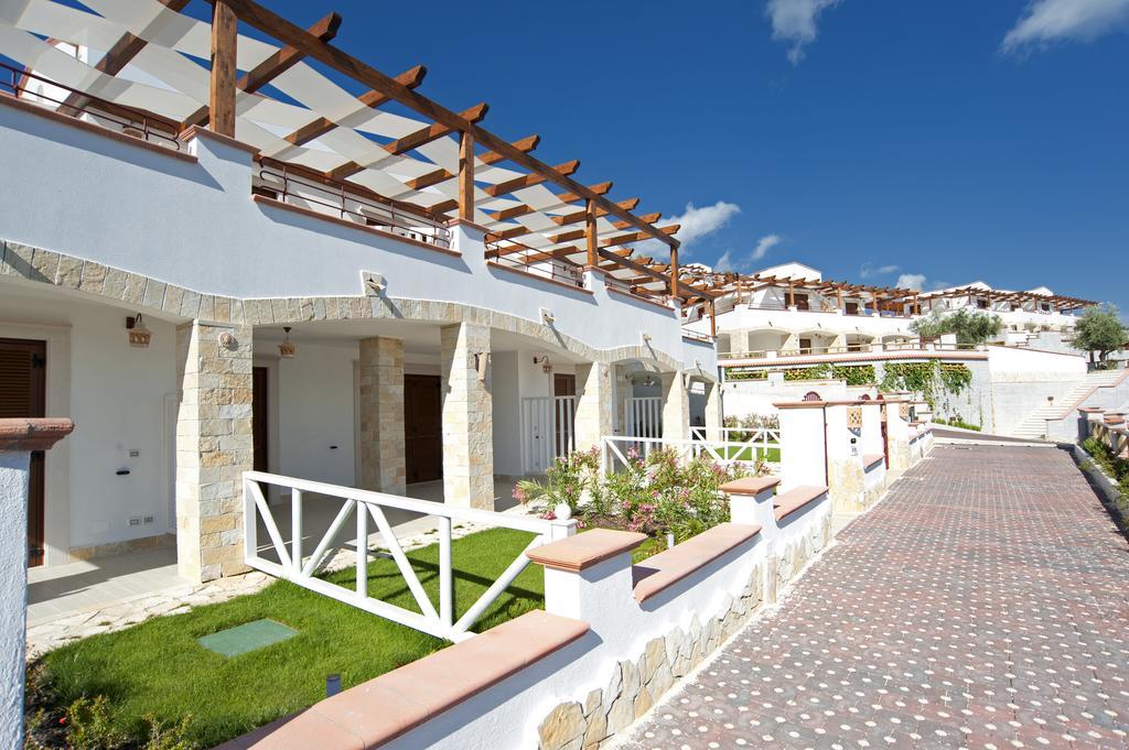 Hotel Residence Il Porto Mattinata Bagian luar foto