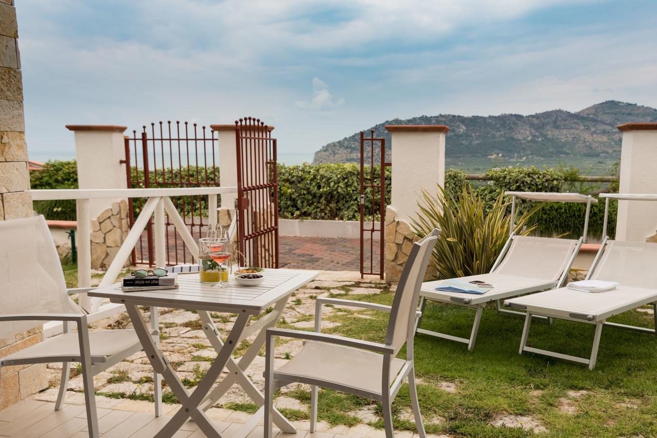 Hotel Residence Il Porto Mattinata Bagian luar foto