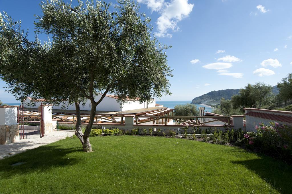 Hotel Residence Il Porto Mattinata Bagian luar foto
